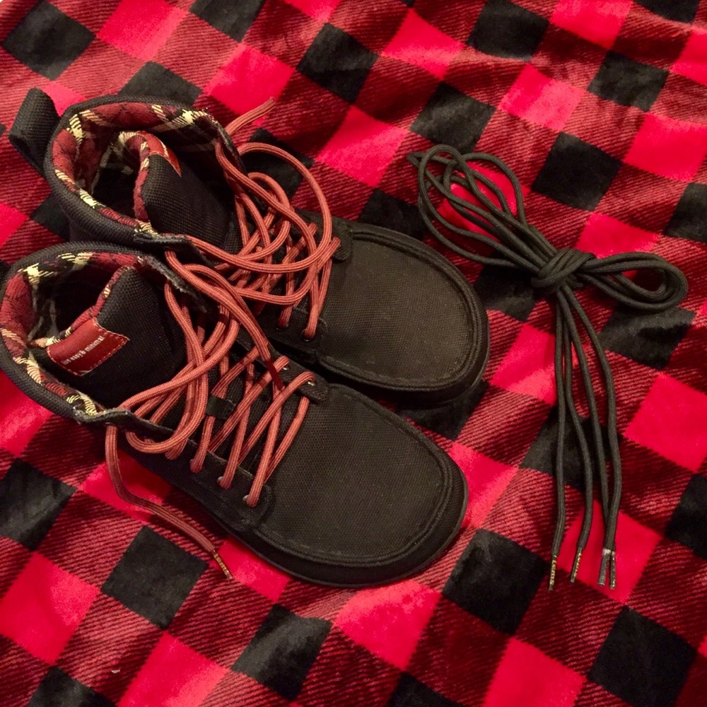 Lems Women’s Boulder Boots w/ 2 sets of laces!